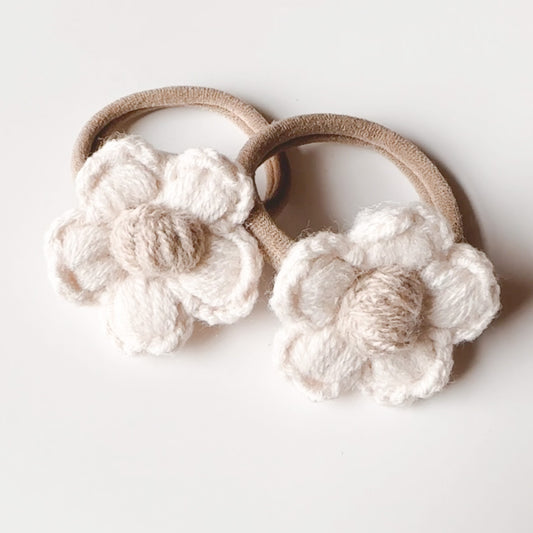 CROCHETED FLOWER TIE | DAISY