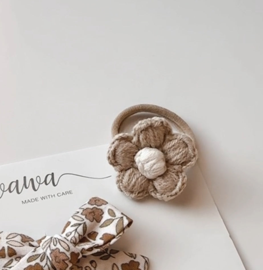 CROCHETED FLOWER TIE | DAISY